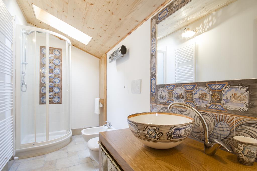 Casa Ursic Scrittore Grimacco Rom bilde